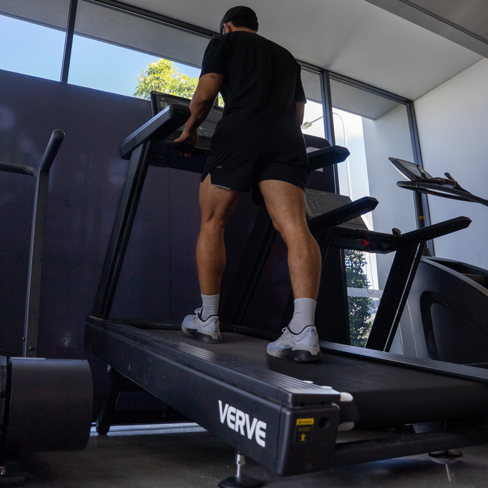 1 TO 24 KM/H SPEED, 0 TO 20% INCLINE