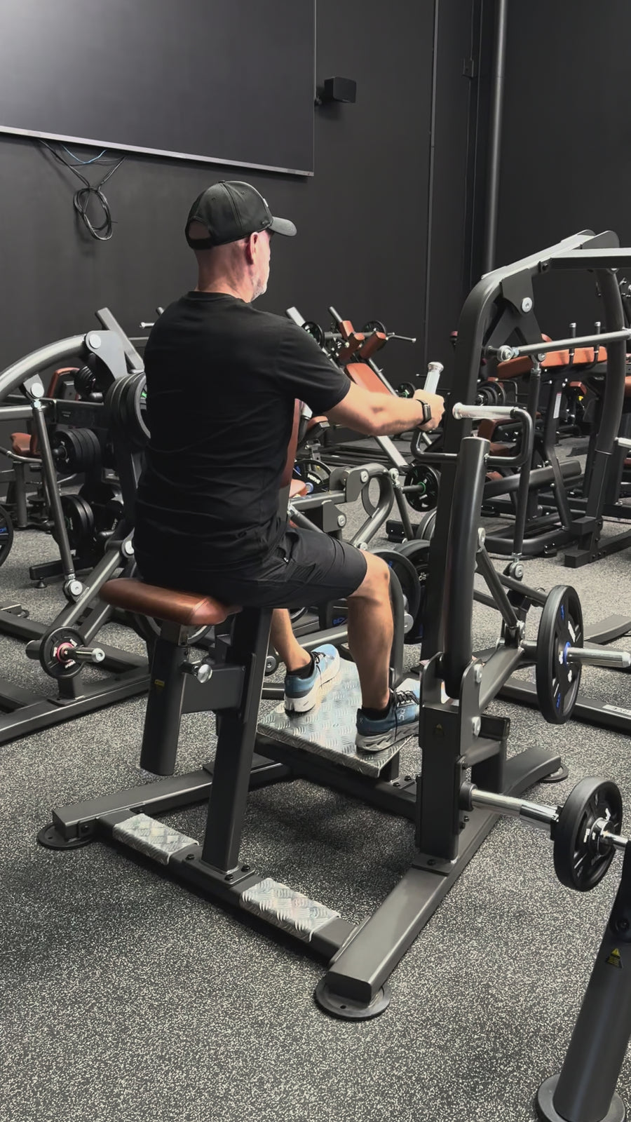 VERVE Plate Loaded Seated Row (Black) - Makoto Series